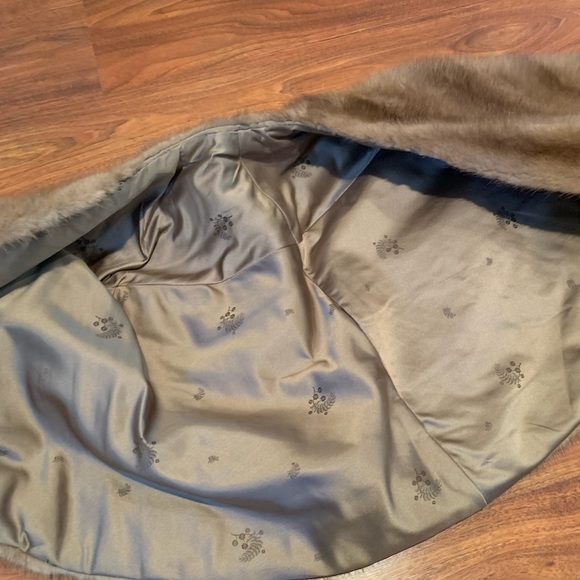 Stunning Mink Wrap - Picture 8 of 11